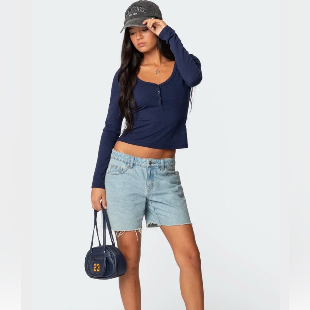 NWT Edikted Tomboy Low Rise Denim Shorts size small (b10)